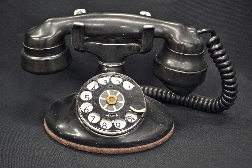Pamatujete retro telefon?